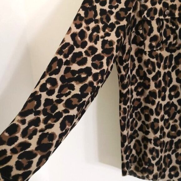 WHBM 100% Silk Leopard Print Button Down Shirt Size 2 - Picture 3 of 6